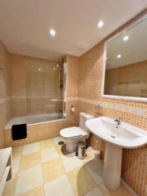 Magnifico Y Amplio Apartamento Con Terraza Fuengirola Extérieur photo